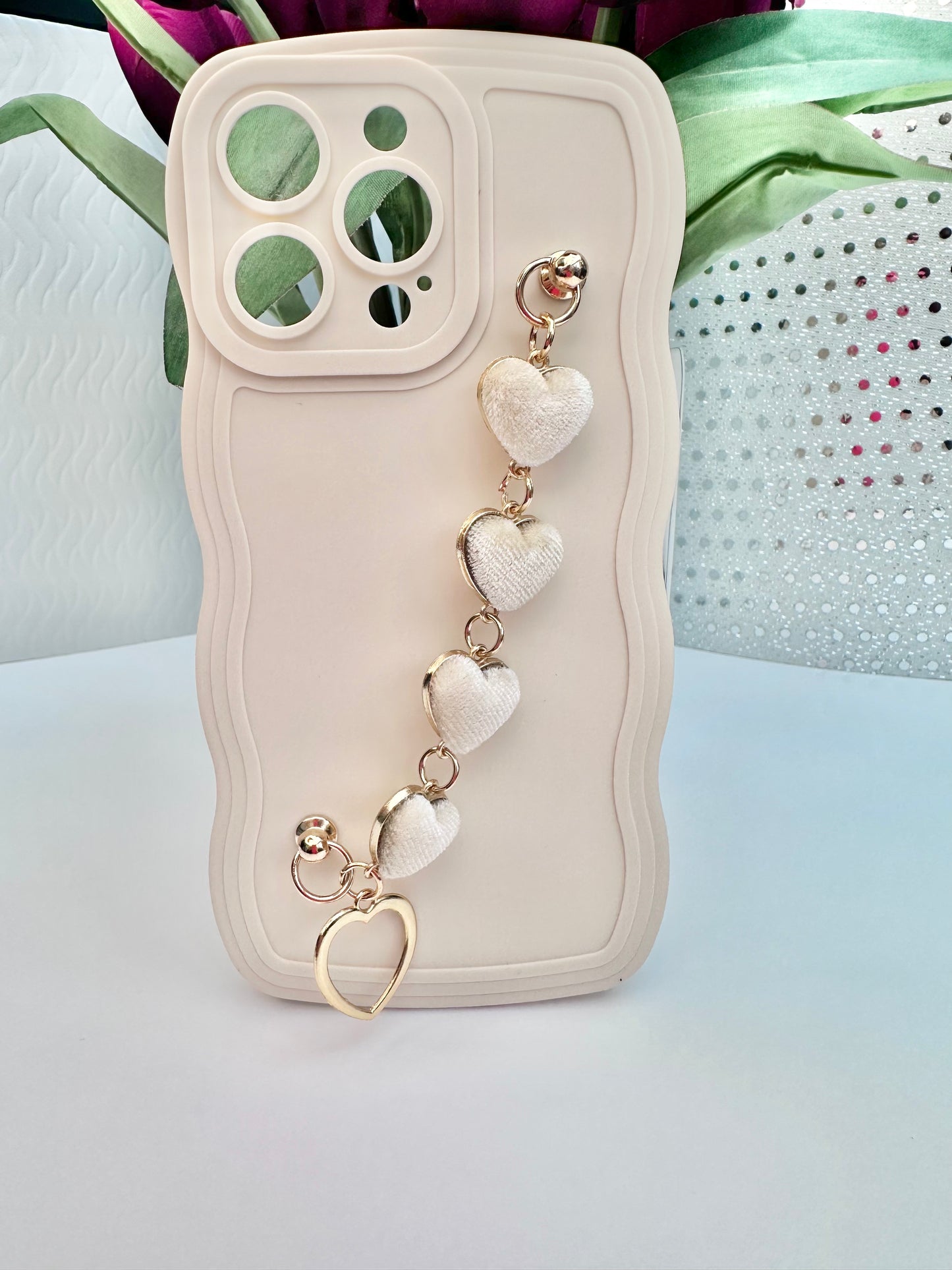 Wavy Edge Heart Embrace Cream Phone Case
