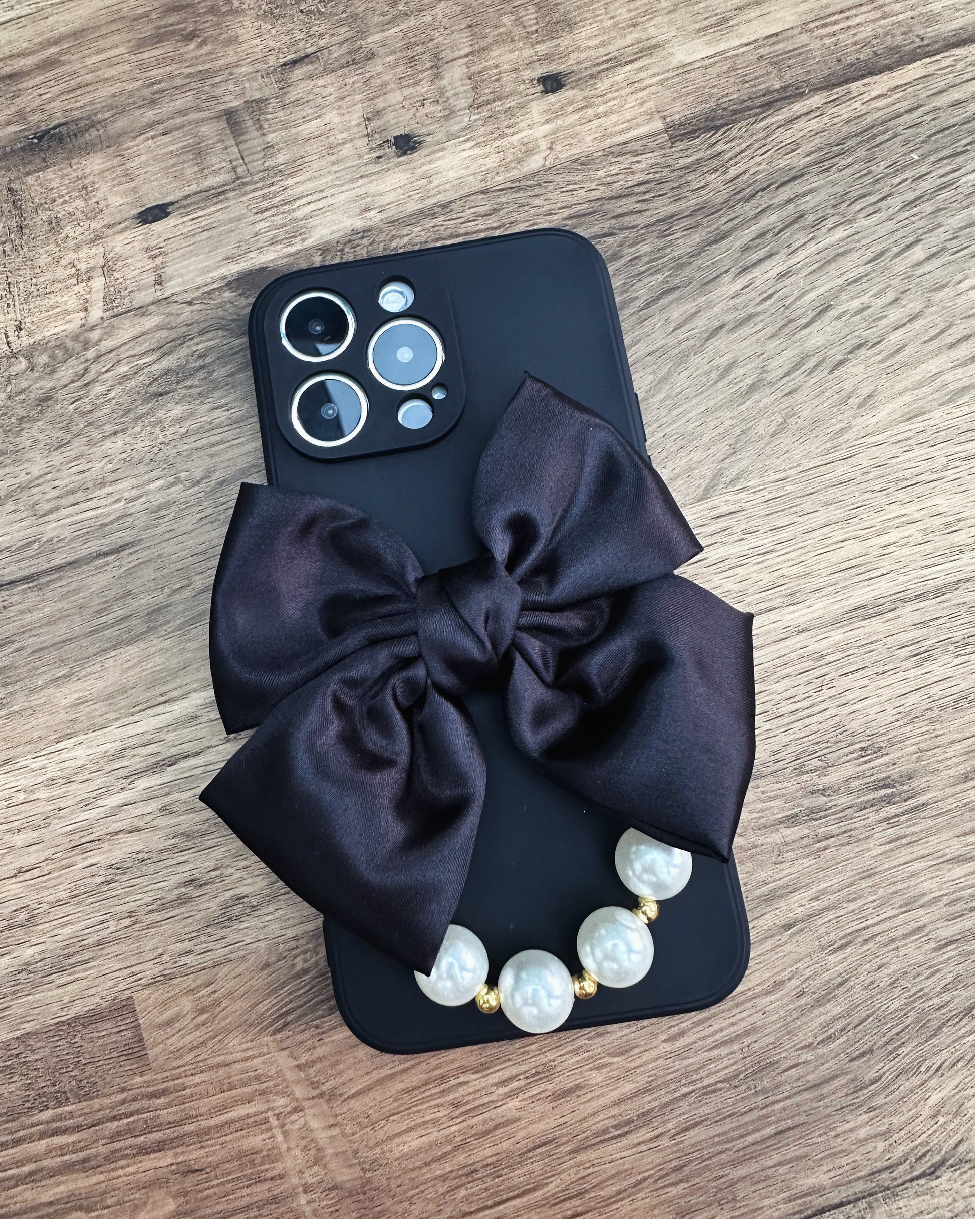 Bowtique Phone Case with Pearl Hand Strap – Coverly & Co Bowtique Phone Case with Pearl Hand Strap – Coverly & Co