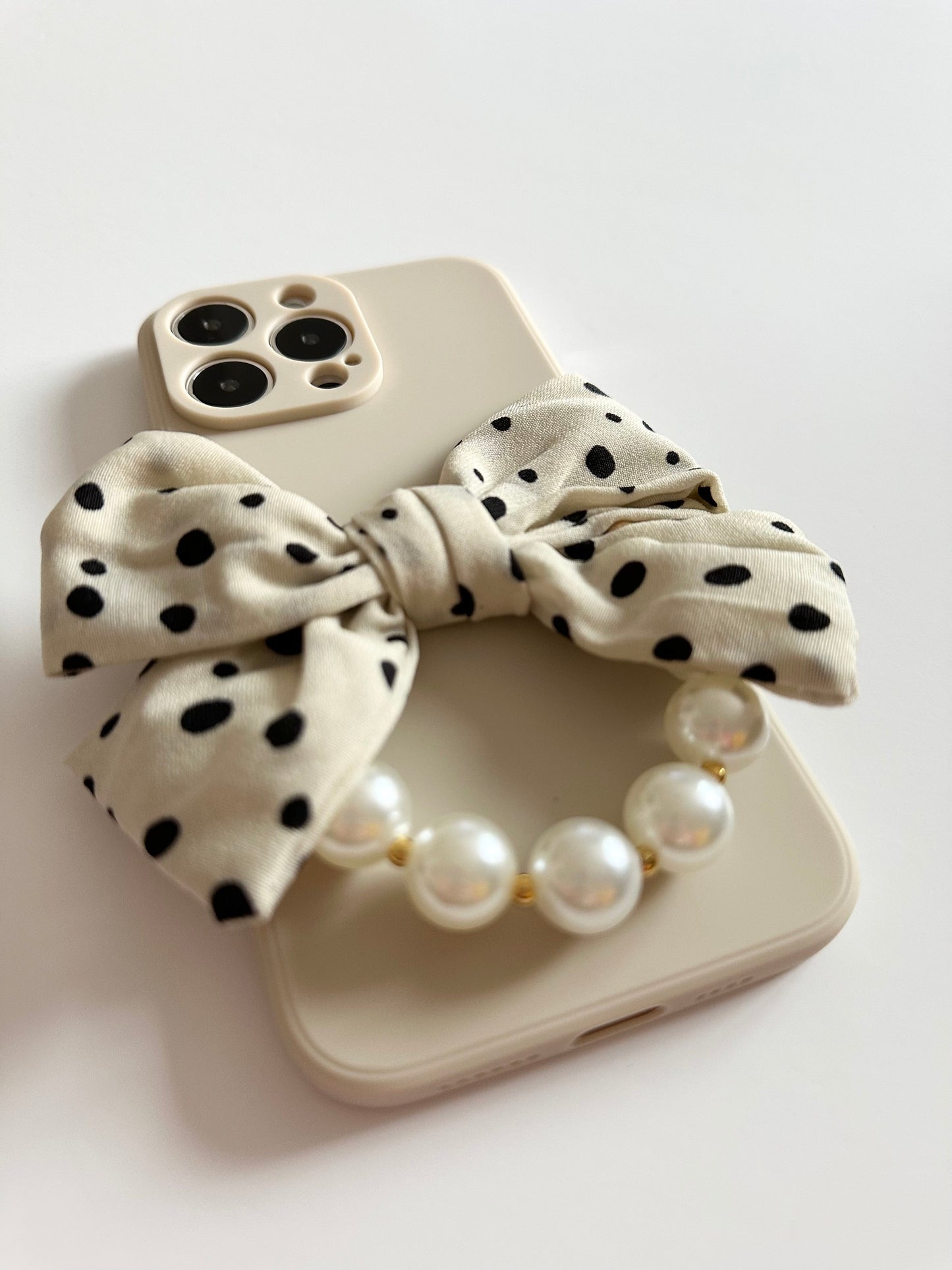 Bowtique Phone Case with Pearl Hand Strap
